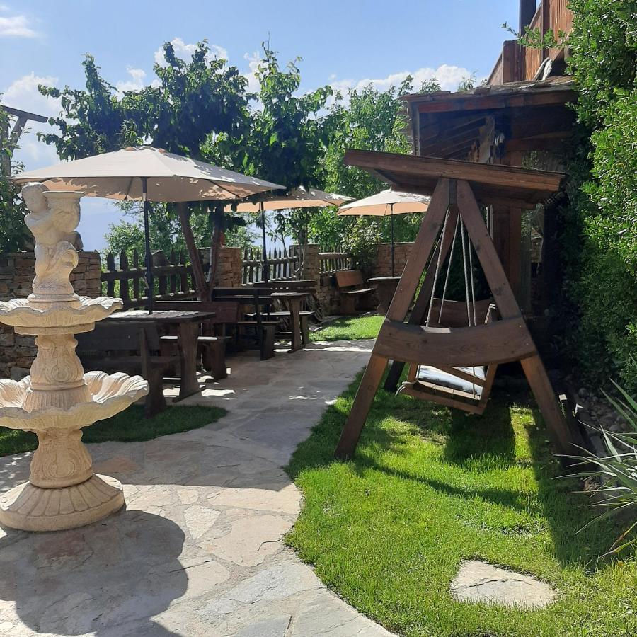 семеен скендерова къща Guest house Leshten